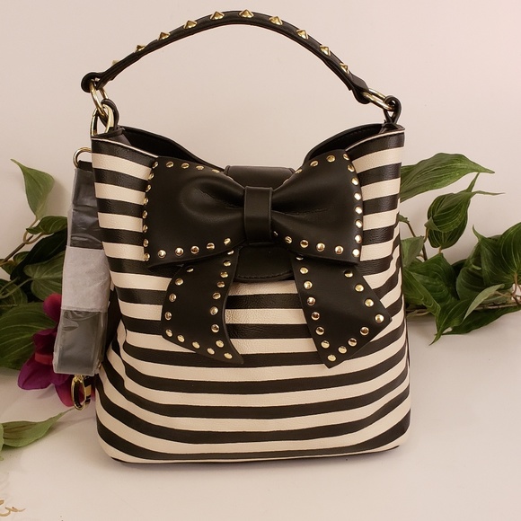 Betsey Johnson Handbags - NWOT Betsey Johnson Bucket handbag